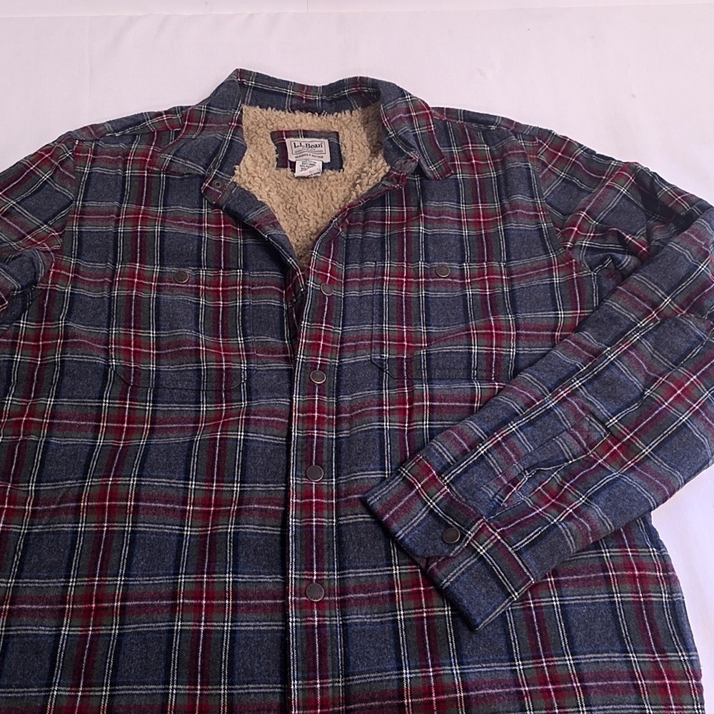 L.L. Bean Shirt Jacket Mens M Gray Red Plaid Sherpa Lined Flannel Snap Front